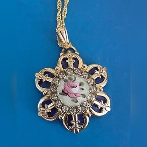 Fleur-de-lis Pendant Necklace - 18kt GF chain - Vintage